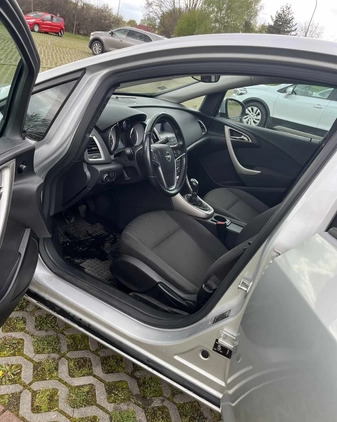 Opel Astra cena 20000 przebieg: 214000, rok produkcji 2013 z Gdańsk małe 137